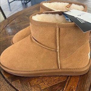 New without box Ugg Tan Ankle Boots 10 M/11.5 women’s